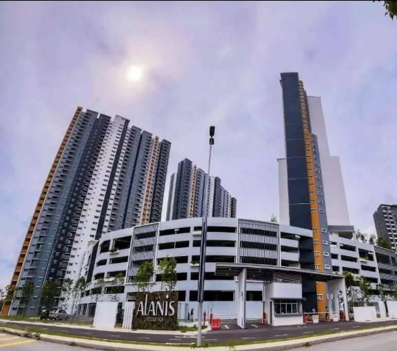 E. R Homestay 3R2B Nearby Klia Sepang Apartment