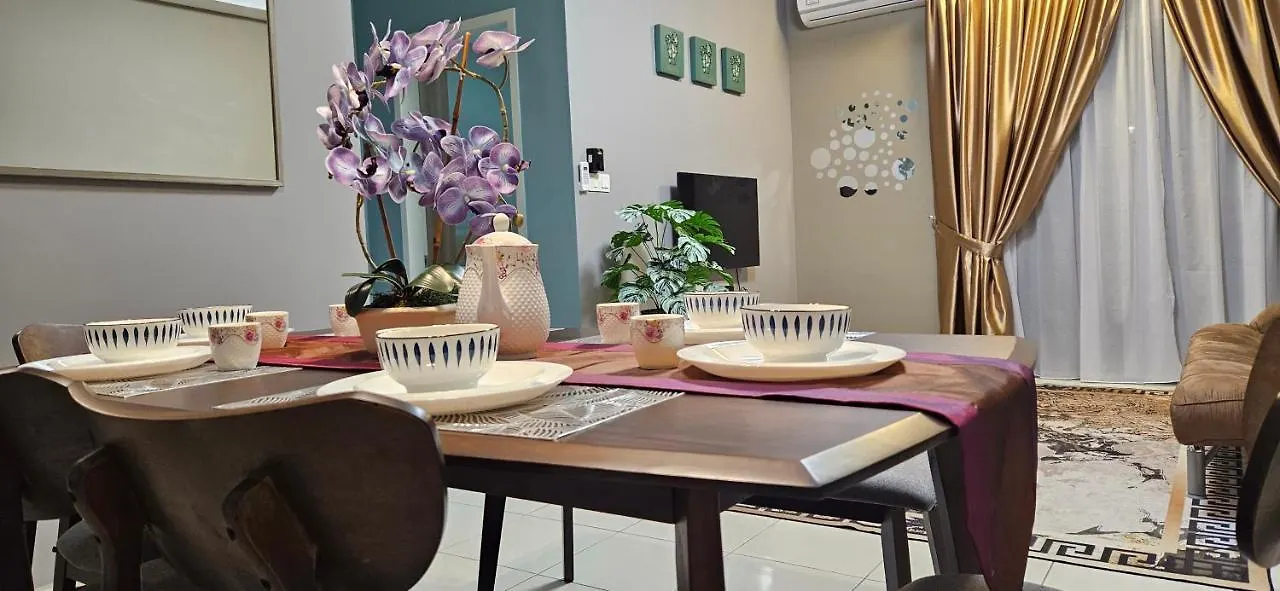 E. R Homestay 3R2B Nearby Klia Sepang 0*,