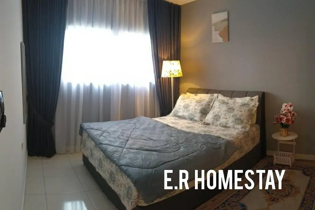 E. R Homestay 3R2B Nearby Klia Sepang Apartment