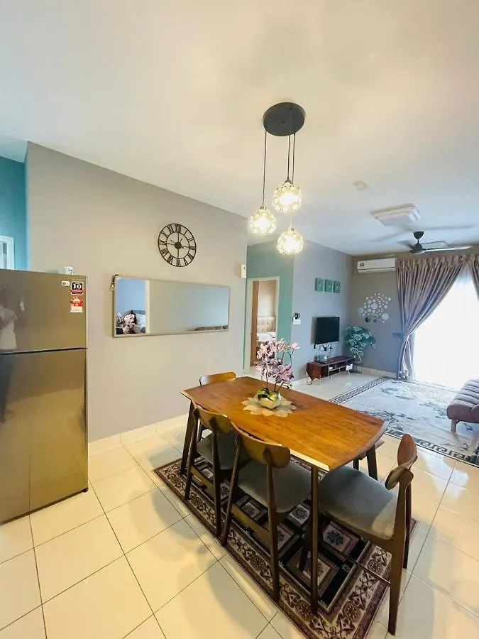 E. R Homestay 3R2B Nearby Klia Sepang Apartment